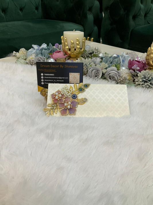 Designer paper envelope with resin broach - Ivory
