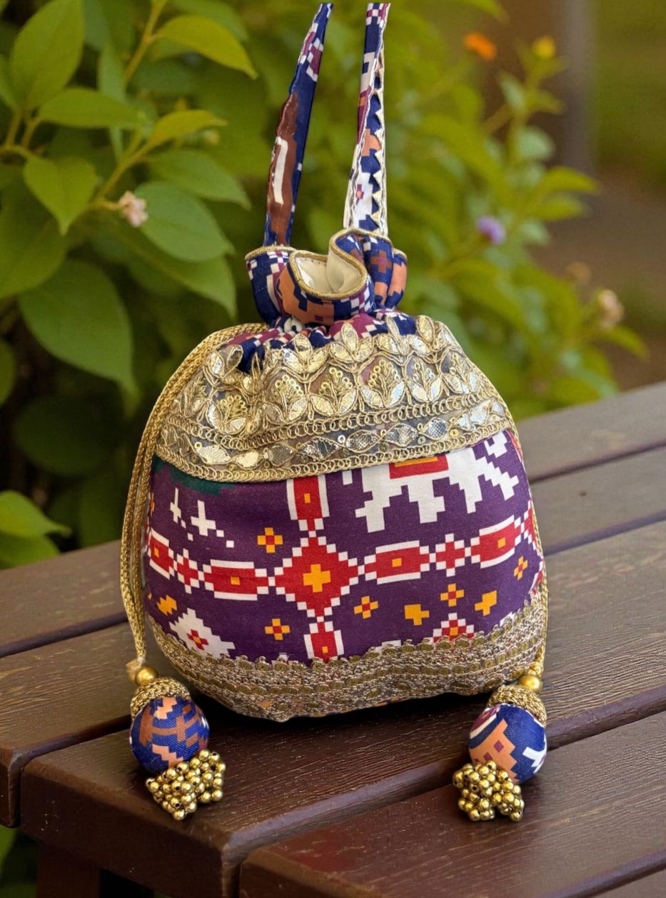 DP122 - Festive Patola Potlis (10x9”)