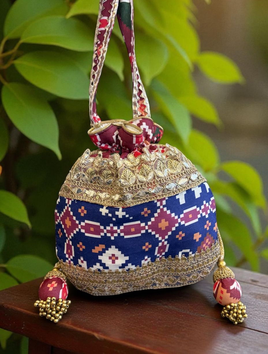 DP122 - Festive Patola Potlis (10x9”)