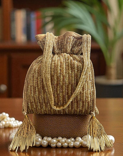 DP112 - Antique Katdana Potli