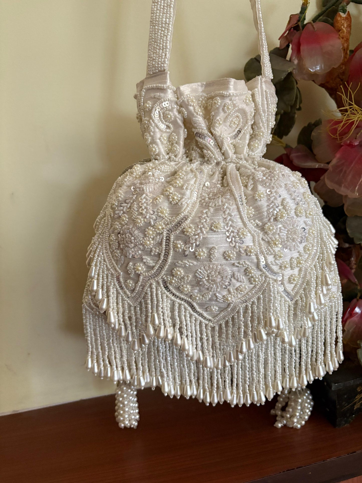 DP110 - Zoya in White – Premium Handcrafted Pearl Potli