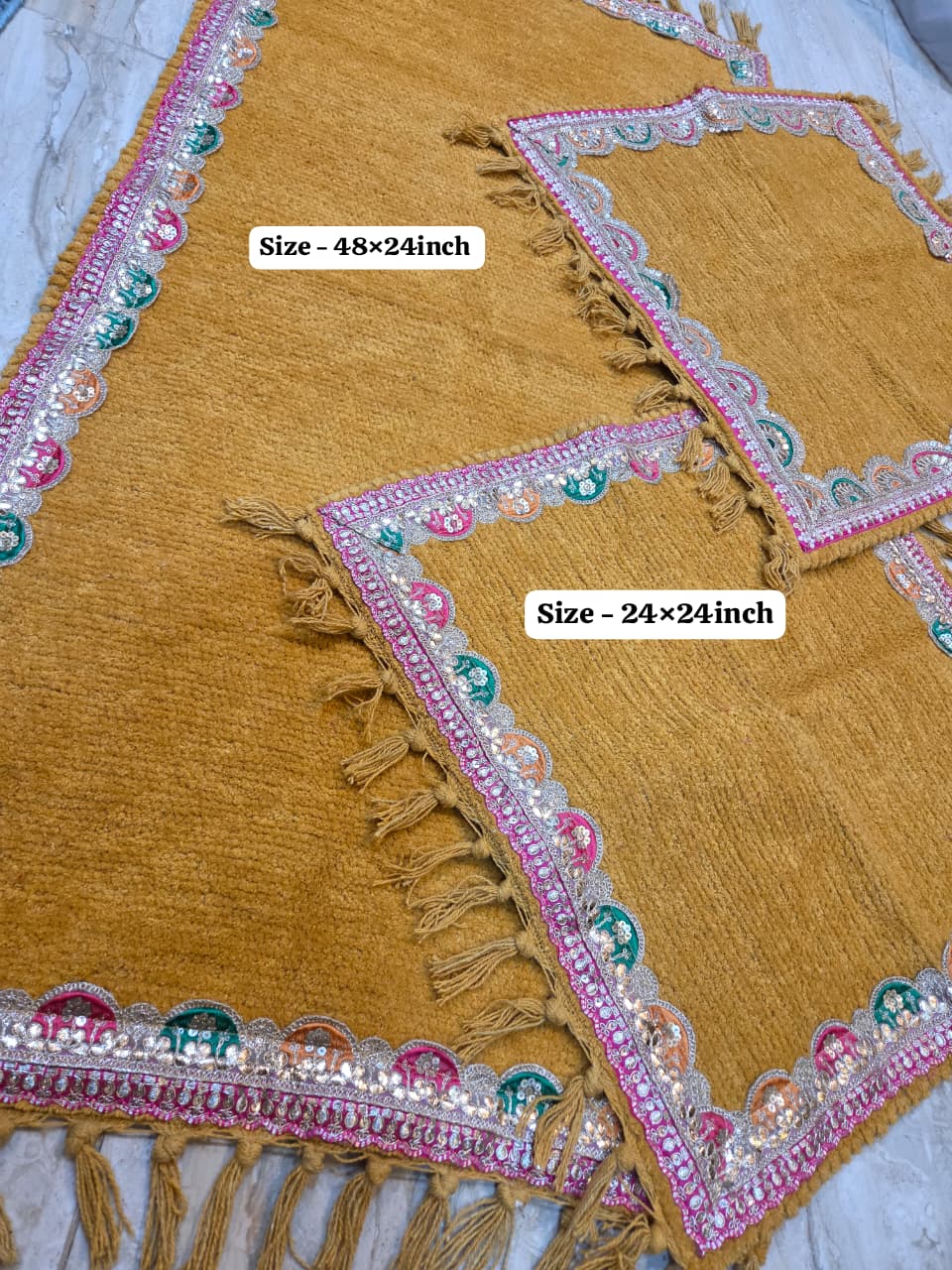 Puja Asan / Runner with Lace