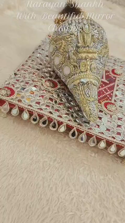 Narayan Shankh with Mirror Chowki